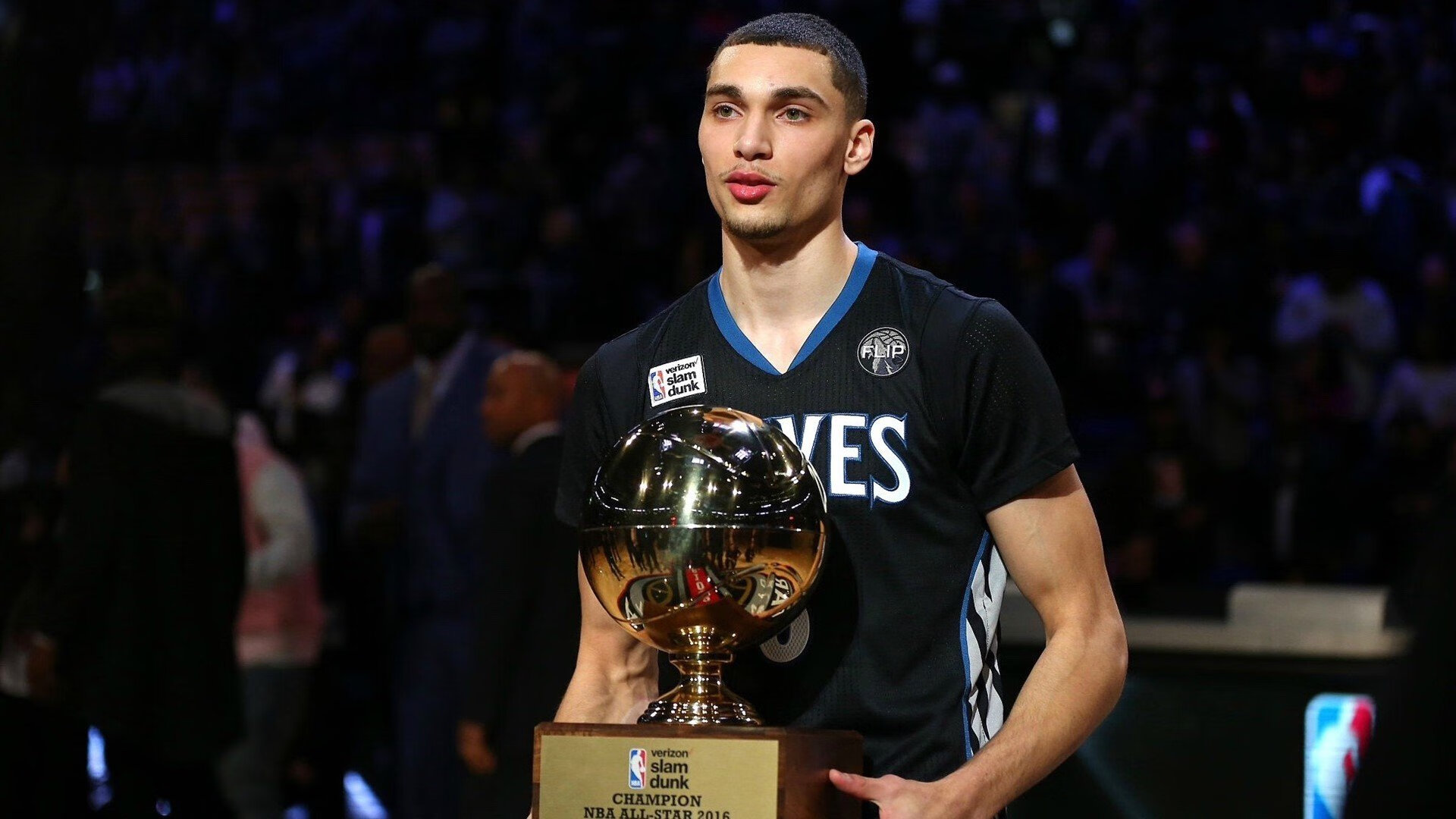 Doinb天神下凡!巴塞罗那万人齐喊MVP